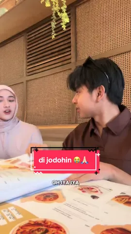 walaupunn terpaksa karna di jodohin orangg tuaa, semogaa kitaa bisa teruss akur yaaa dan semogaa bisa nikah😩😩🫠😭🙏🏻🥰 @indynlatif 