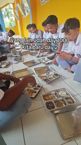 bawa nasi sendiri😭😭#mbg #makangratis #makangratisprabowo #fyp #prabowosubianto 