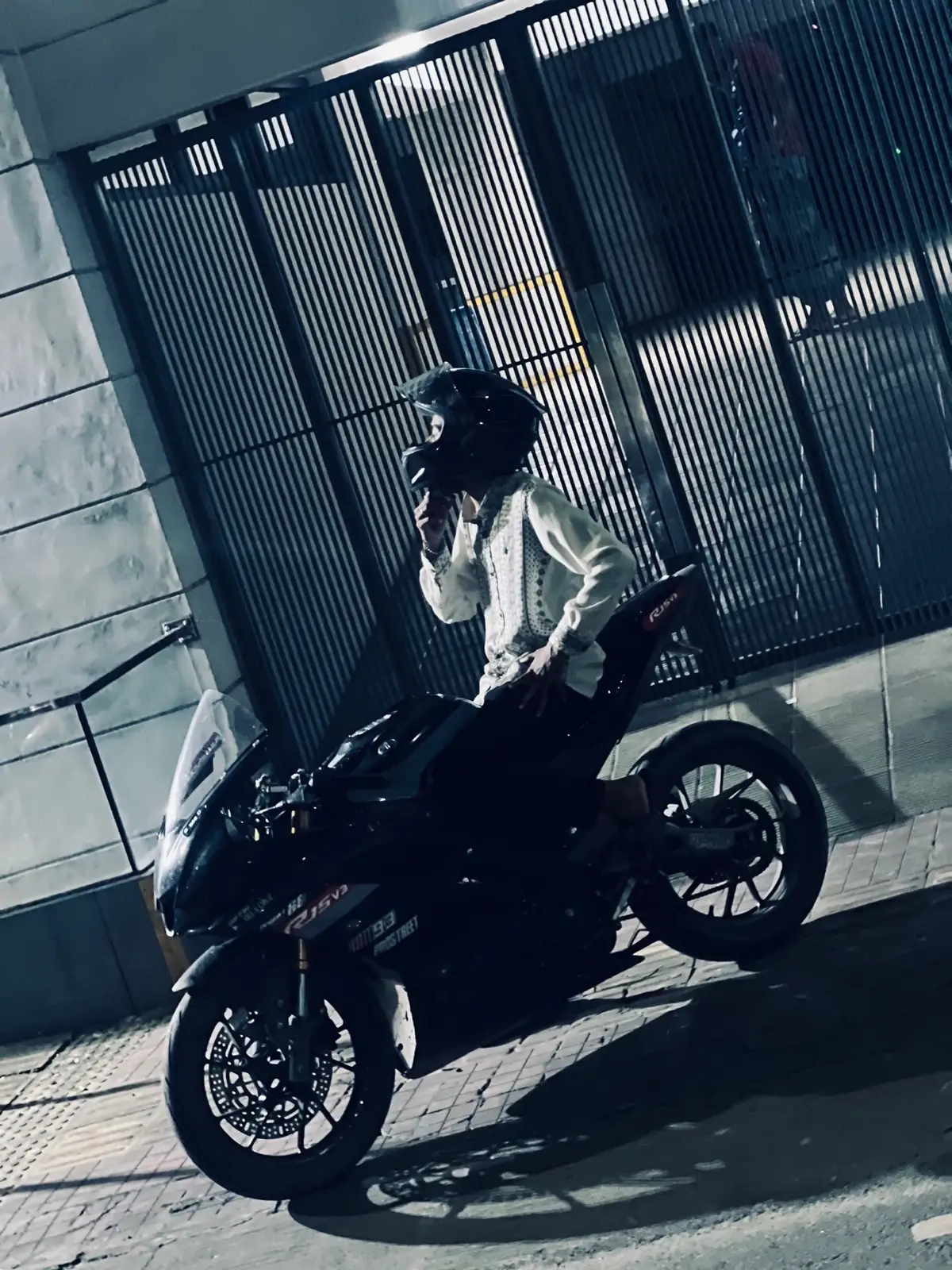 🚷