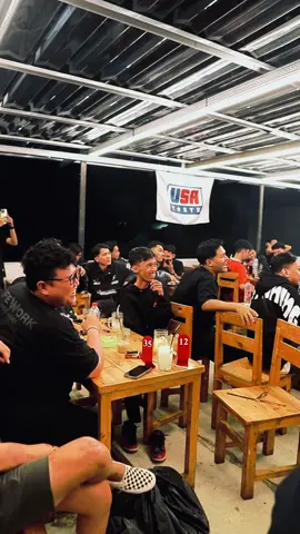 Kegiatan orang yang gak di ajak beli telor gulung🗿