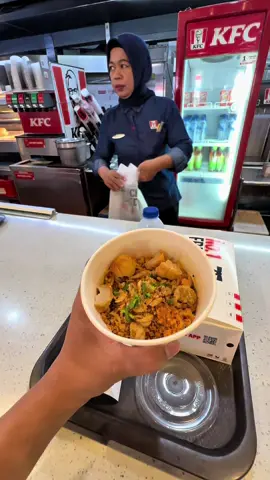 Beli kfc sekarang bisa lewat titkok & Banyak banget promo nya klik tag lokasi yang ada di sebelah kiri 🥳 #promotiktok #promokfc #ttpetualangpro #ttpetualangnewbie #kulinertiktok 