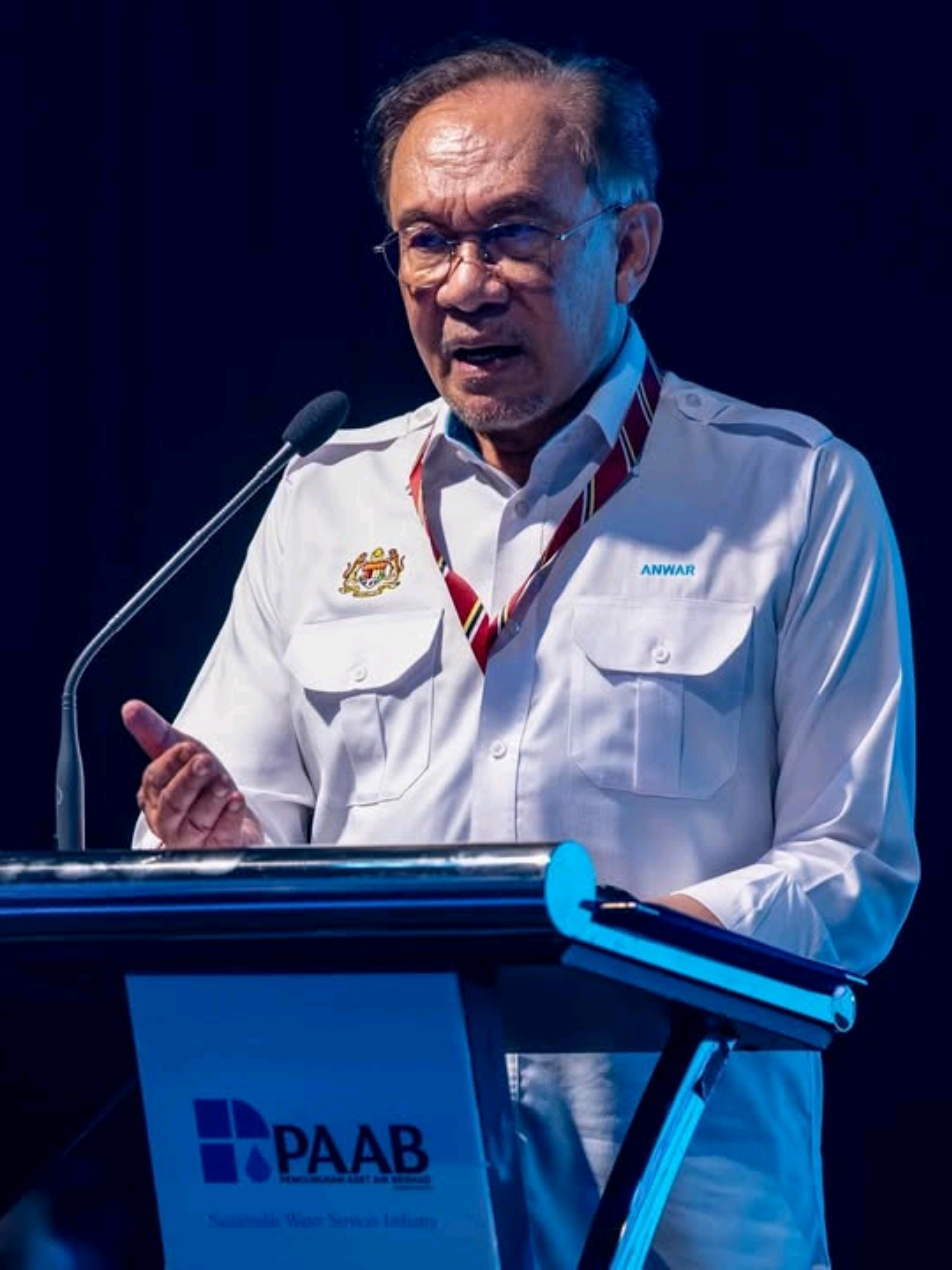 🇲🇾 Malaysia Jadi Tumpuan Pelabur Asing: Industri Air & Tenaga Canggih Jadi Pemacu Malaysia terus jadi tumpuan pelaburan kerana memiliki industri air & tenaga yang moden, cekap dan berdaya saing. Infrastruktur asas yang kukuh ini beri keyakinan kepada pelabur antarabangsa untuk melabur di sini. PM Anwar Ibrahim menegaskan, pelabur asing sentiasa melihat air & tenaga sebagai faktor utama sebelum melabur. Namun, cabaran seperti pembaziran air dan isu Air Tidak Terhasil (NRW) masih perlu ditangani untuk pastikan sektor ini lebih mampan. Dengan inisiatif Malaysia MADANI, usaha penambahbaikan akan diperkasa agar industri asas negara terus jadi pemacu kemajuan & pelaburan! #MalaysiaMADANI #RancakkanMADANI #MADANIBekerja #PelaburanMalaysia #IndustriAirTenaga 