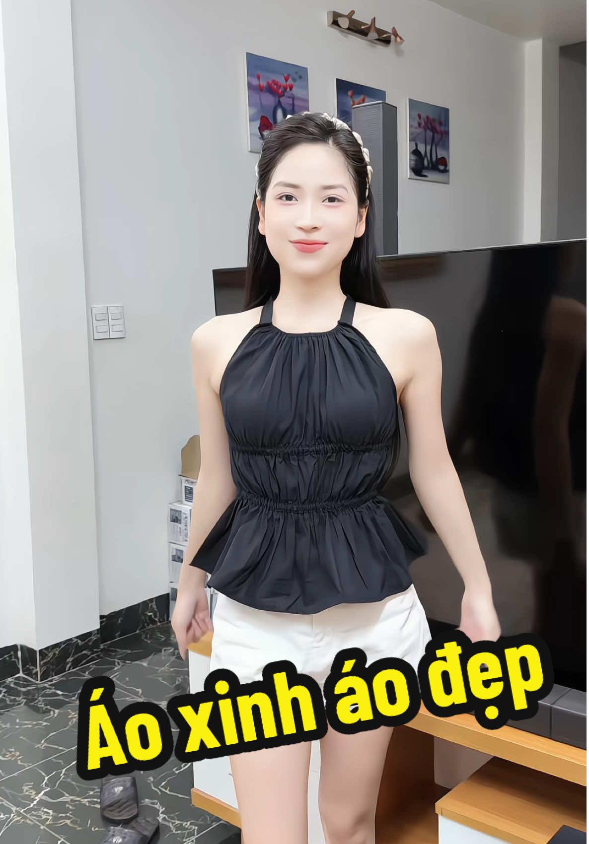 Áo cổ yếm mặc vào xinh trẻ thật sự ạ #phươngđônganh #aocoyem #aoyem #aonuxinh #aonu #quanaonu 