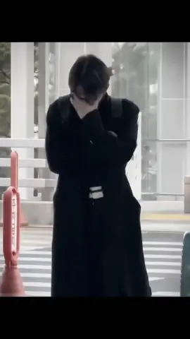 Suami kamu heeseung, waktu menunjukan jam satu malam. Kamu duduk menunggu dia. Ia pulang dengan satu perempuan paras nya cantik tapi hawa nya berbeda. 