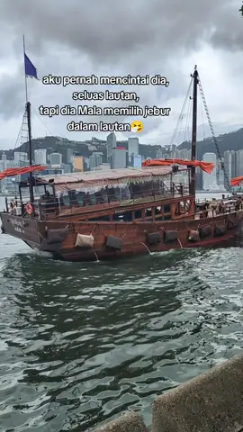 Yo wes terserah lah mungkin dia bisa berenang 🥱#fypシ゚ #tiktokviral #tkwhongkong 