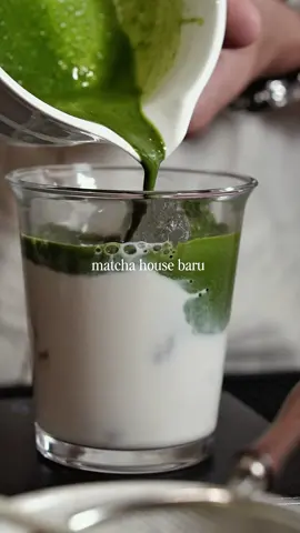 Gak abis2nya perMATCHAan di GS🤏🏽 nih ada lagi yg baru soft opening! Namanya si matcha house tapi ada yg lain juga kok kayak hojicha, kopi, cake & gelato dr Latteria 👀🫶🏽 tempatnya WFC-able soale banyak colokan🤭 📍 DEE's Matcha House Ruko Verona Junction No.D-20, Medang, Kec. Pagedangan, Kabupaten Tangerang, Banten 15334 #matchacafe #cafegadingserpong #coffeeshopgadingserpong #gadingserpongkuliner #matchalatte 