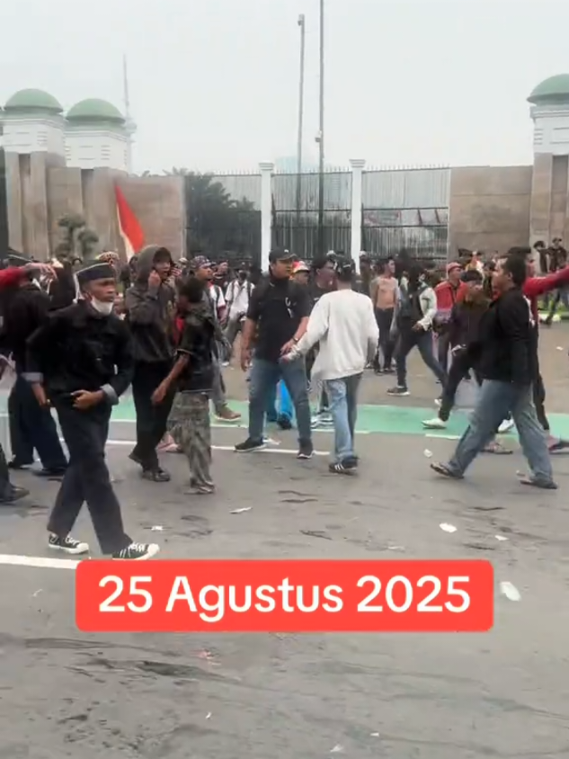 live demo 25 Agustus 2025 #demo #jakarta #dprri #mahasiswa #rakyatindonesia 