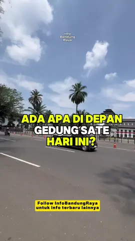 Kondisi arus lalulintas siang ini di di Jalan Diponegoro depan Gedung Sate, Kota Bandung pada Senin 25 Agustus 2025. Nampak sepi dari massa aksi dari para pelaku pariwisata, yang sebelumnya bakal melakukan aksi demo pada Senin, 25 Agustus 2025 terkait larangan study tour di Jawa Barat. Namun informasi yang kami terima terkait aksi tersebut, diundur dan kembali akan dilaksanakan aksi pada Kamis, 28 Agustus 2025. #InfoBandungRaya #IBRagustus25 #IBR25 #CapCut 