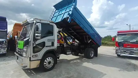 Sudah siap tukar badan dari cargo kepada tipper..pada yg sedang mencari lori blh wasak mari kita bice2 Harga..https://www.wasap.my/+60145378658.. lambat tinggal.. luncur Supp terbang 