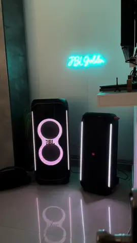 Rompe RKT Due PartyBoxes Massive Bass Clears#jblpartyboxultimate1100w #jblpartybox710 #viral #originalprosound #bass 