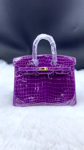 True craftsmanship is bring joy to life. #handcraft #bag #leatherbag #luxury #china #gift #crocodile 