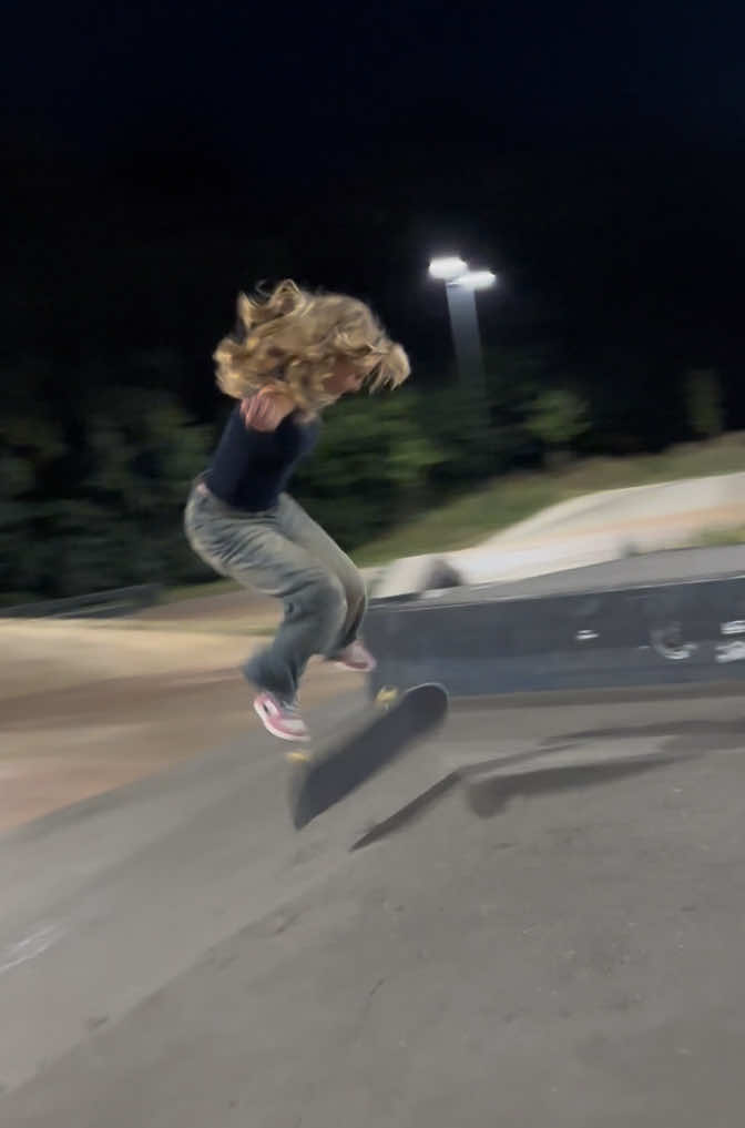 Fav park ever 😋 @Noni_jGordon 📸#Skateboarding #skatergirl #holidays #fyp #viral 