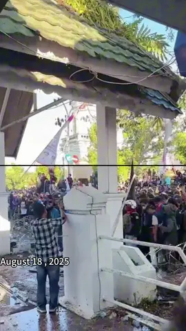 From chanting slogans to burning vehicles. How the situation in Pati, Indonesia escalated in just a few hours. #timeline #breakingnews #indonesia #protest #escalation 