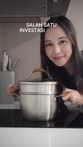 salah satu investasi dapur terbaik versi aku! kalo pake dan ngerawatnya bener, panci dengan bahan stainless steel kayak gini bisa tahan bertahun-tahun bahkan bisa turun temurun katanyaaa haha. ada yang udah pake juga? beli di Tokopedia lebih banyak promonya, apalagi kalau langganan Tokopedia PLUS! :)