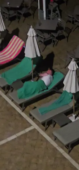 7am, Dark outside and people sleep on sun loungers to reserve their spot 🤦‍♂️🤣 Nothing beats a jet2 holiday? 🤣🤣 #holiday #sunbed #swimmingpool #tenerife #costaadeje 