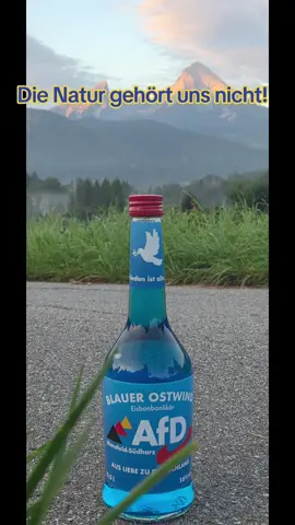 Schluß mit der maßlosen Zerstörung der Natur! Der Mensch ist das einzige Lebewesen, welches sich das Recht heraus nimmt die Natur zu zerstören um angeblich besser zu leben. Ist eine Ressource verbraucht, macht er sich über die nächste her. Dieser dumme Mensch! #derblauekanal #nature #fypviral #LIVE #LIVEhighlights 