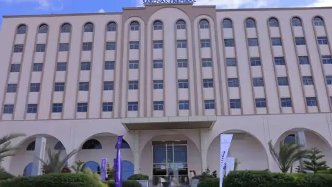 marbaa layna aqoonsan gaadhay inaga oo aan lahayn  hotel 5star ah 🏨 🛏 waxaa  inaga soo gaadhay abdikarim Mohamed iid 
