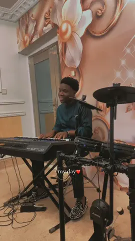 this song has been in my head 😩 but dont really know the lyrics  #fyp #viral @paultomisin_ 