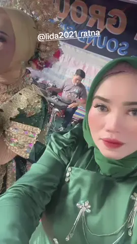 HWD Ratna dan suami tuntung pandang sampai kake nene 😘🥰