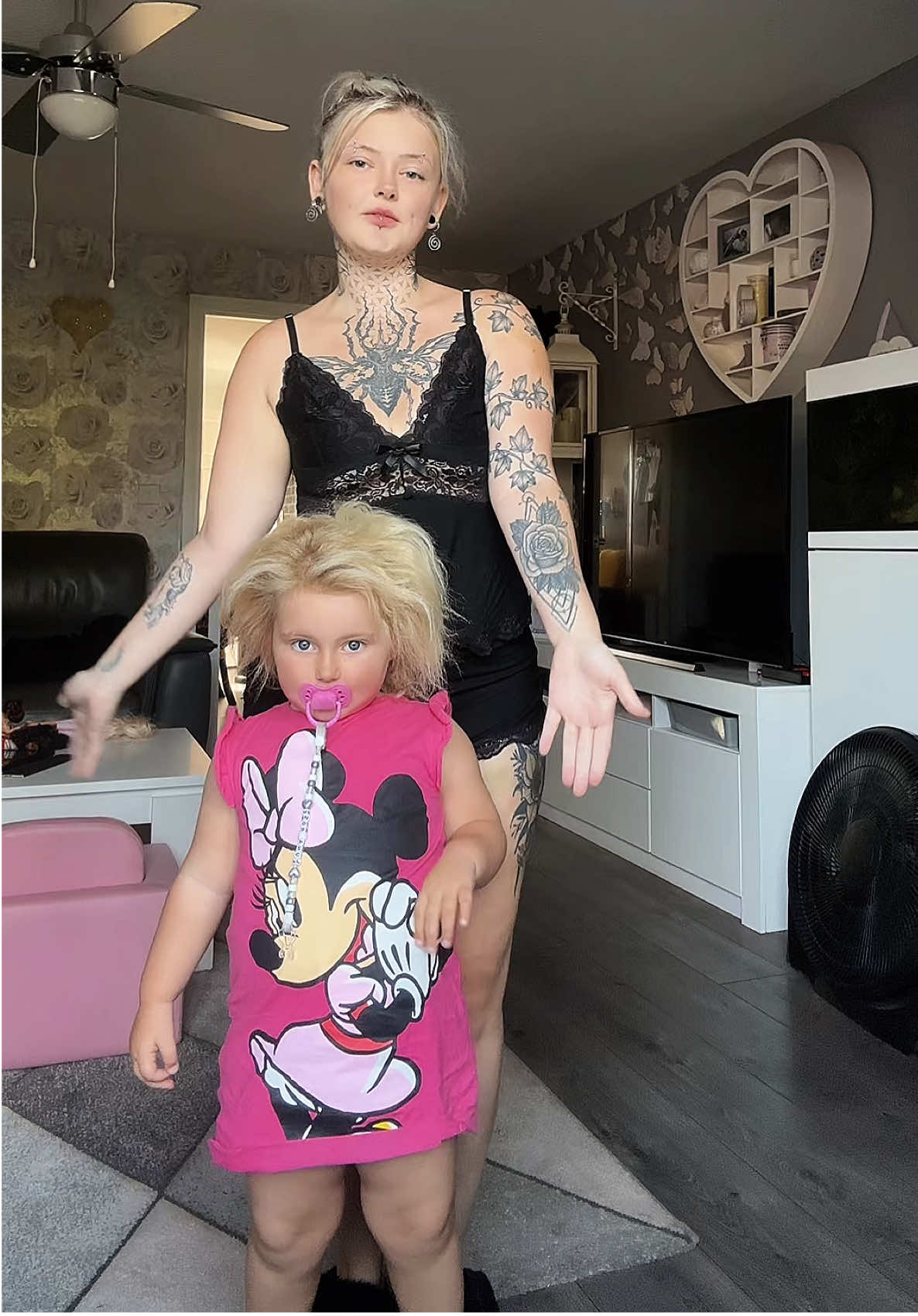 Luna wanted to be involved in mamas fit check today 😂🫶🏻 #mumsoftiktok #ticsandtourettes #tourettesyndrome #tourettes #toddlersoftiktok 