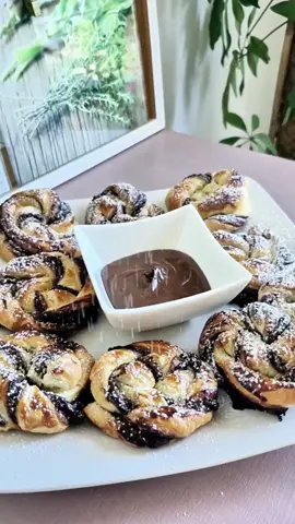 🍫✨ The Sweetest Nutella Nest You’ll Ever Try! #EasyRecipe #quickdessert #nutella #puffpastry #chocolatelovers 