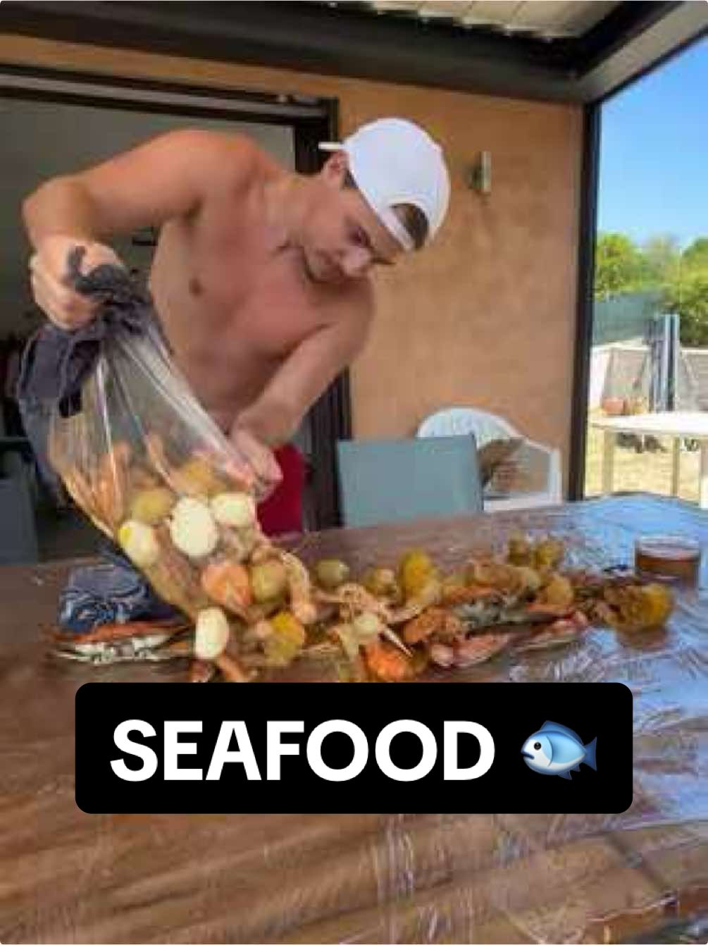 Il fallait que je teste la recette de la #seafood ! Le résultat est juste dingue ! #food #poisson #corse  Ingrédients :  - 4 crabes  - 400 g de langoustines  - 600 g de crevettes  - 4 mais  - 6 œuf  - 12 Knacki Poulet  - 4 oignons  - 6 ails - 12 pommes de terre  - 1 citron  - 500g de beurre  - Paprika  - Thyn  - poivre  - sel  - Assaisonement poisson  - piment espelette  #fish @LaMano🚫🦵🏾 