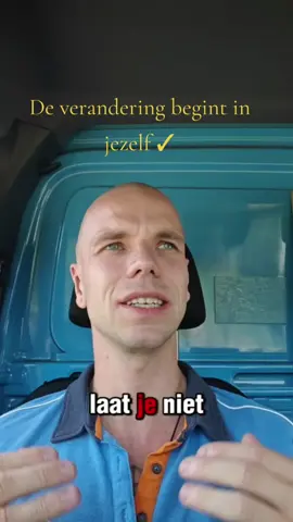 #politiek #media #verdeel #zwartwit #verandering Zeg het voort. Verandering begint bij jezelf... Begin dus ook bij jezelf, i.p.v. wijzen naar de ander. We kunnen niet bouwen op een verrot/corrupt fundament en verdeel en heers of hokjes denken al helemaal niet. Eens? Deel deze video.