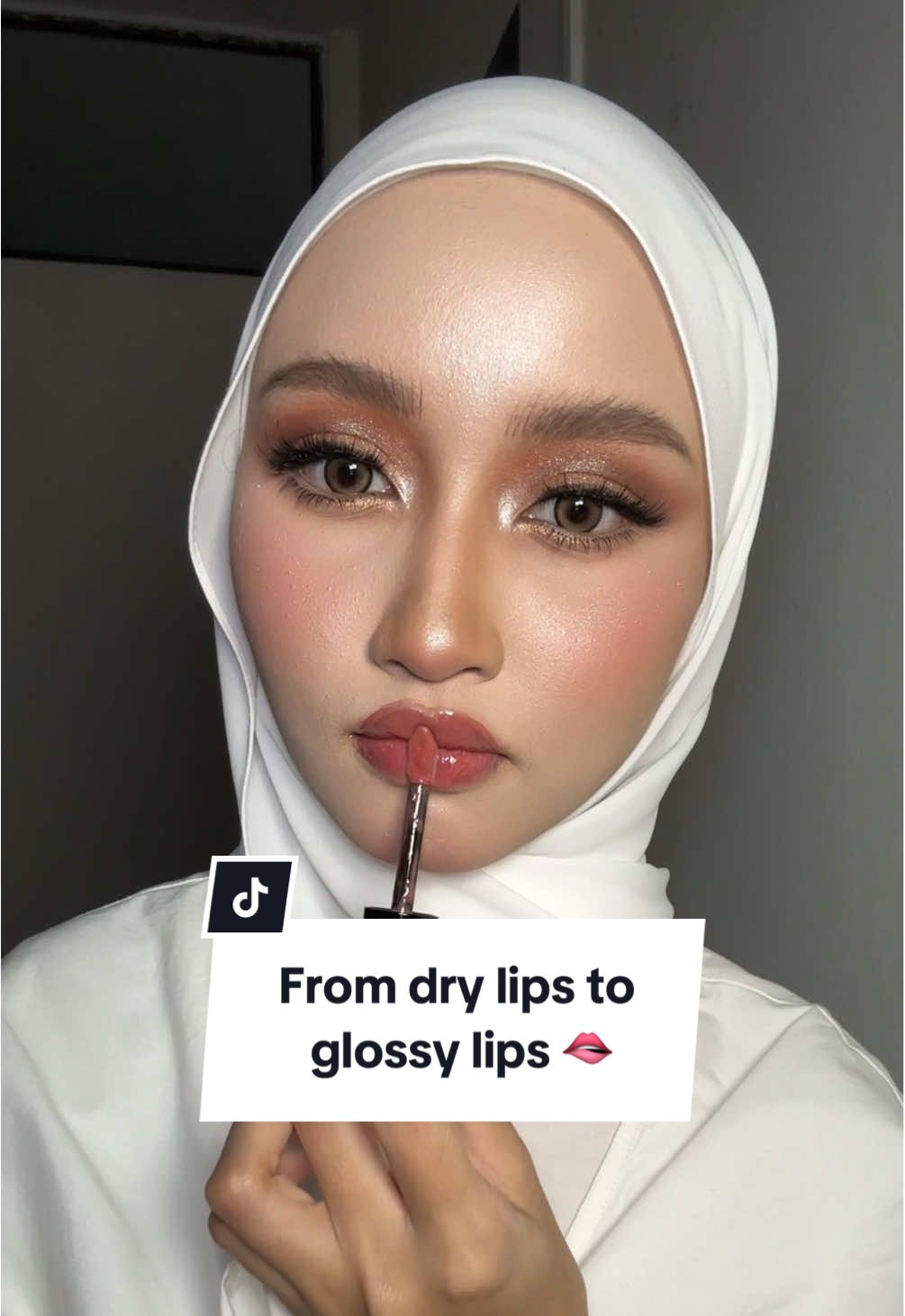 from dry lips to glossy lips 🫦 #timephoria #fyp #fypage #makeup #makeuptutorial #makeupforbeginners #makeuphacks 