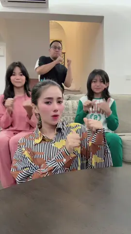 Joget tiktok with ponakan🤣🤣🤣🤣🤣🤣🤣🤣🤣  #fyp #fyppppppppppppppppppppppp  #fypage  @IG @ngemil_lucu 