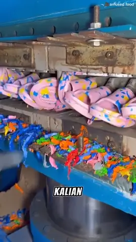 Ternyata seperti inilah proses pembuatan sandal. #fyp #foryou #foryoupage #sandal #sandalpria #sandalpria  #sandals #sandalslop #how #howto #howtomake #process #antonioarsy 
