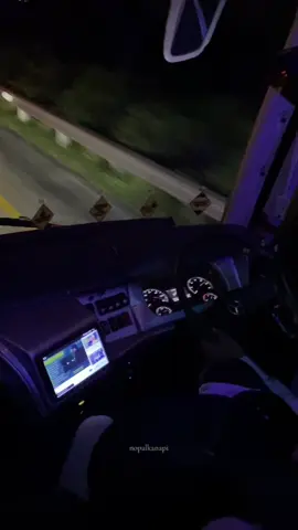 momen jogging antara bus Harapan Jaya “Esmeralda” bersama GHTS 044 at Transjawa #harapanjaya #ghts @Bus Harapan Jaya Official 