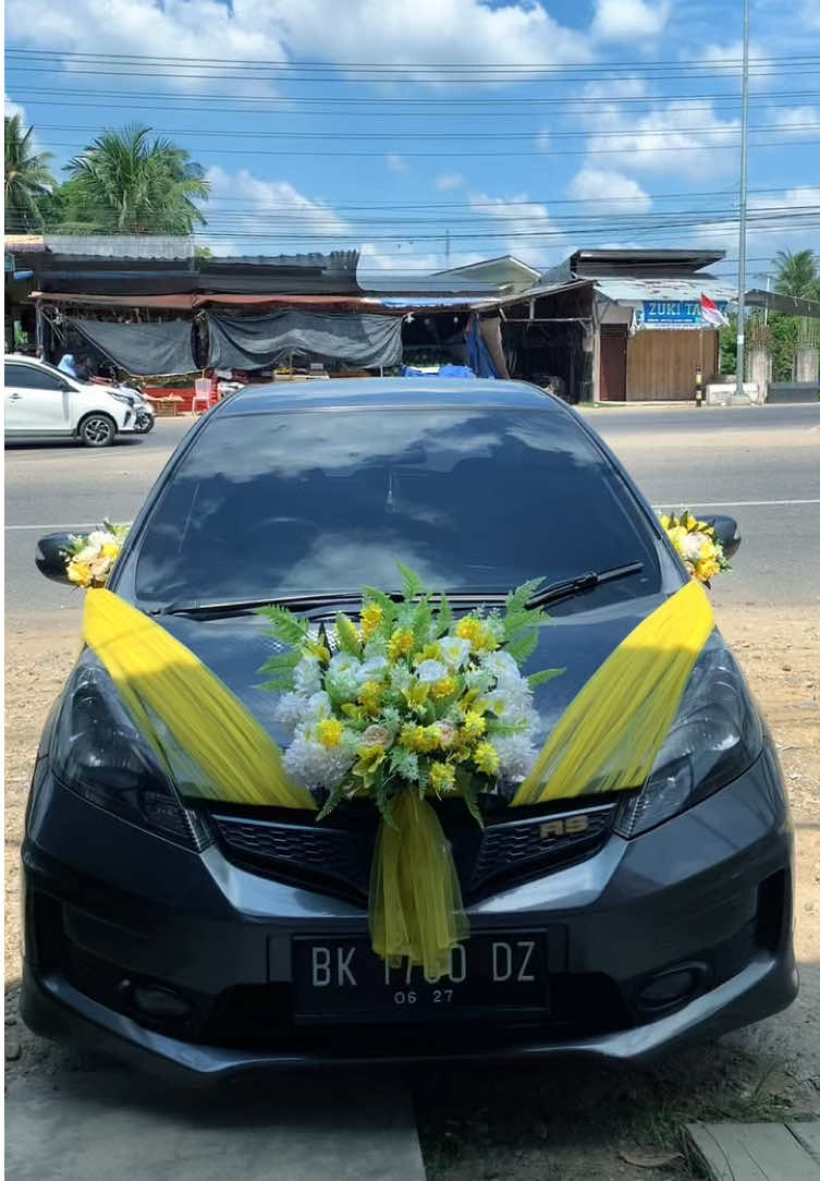 Decor mobil pengantin💛🍈 mau order? klik n0 yang ada di b!0 📍 Lokasi: Idi Rayeuk, Aceh Timur(ay_handmade.aceh) 📦 Order H-7 ya agar bisa disiapkan dengan maksimal! 💓thank you for trusting us💓 #dekormobil #mobilpengantin #dekoraceh #acehtimur #idirayeukacehtimur 