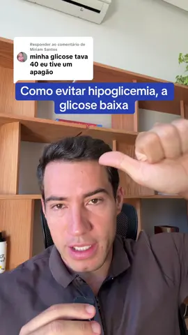 Respondendo a @Miriam Santos Para evitar hipoglicemia, especialmente em quem tem diabetes tipo 2 e usa medicações como insulina ou sulfonilureias (ex.: gliclazida, glimepirida), alguns cuidados práticos fazem toda a diferença: 📌 Como evitar a hipoglicemia: 	•	🍽️ Não pule refeições. Sempre faça suas refeições nos horários certos, principalmente se já tiver tomado o remédio. 	•	⚖️ Ajuste a quantidade de carboidratos. Reduzir é ótimo, mas cortar demais quando se usa medicação que baixa a glicose pode causar quedas perigosas. 	•	🏃‍♂️ Programe os exercícios. Se for treinar, ajuste a alimentação antes e depois para evitar quedas bruscas. 	•	💊 Converse com seu médico. Se a glicemia está caindo muito, pode ser hora de reduzir a dose da insulina ou da sulfonilureia. 	•	⏱️ Monitore a glicemia com frequência. Assim você identifica padrões e evita surpresas. 	•	🚑 Tenha sempre carboidratos de rápida absorção à mão. Um sachê de mel, bala ou suco podem salvar em casos de sintomas. ⚠️ Lembre-se: a hipoglicemia não deve ser encarada como sinal de “bom controle”. O objetivo é manter a glicose estável e segura, sem quedas ou picos extremos. #diabetes #diabetestipo2 #hipoglicemia