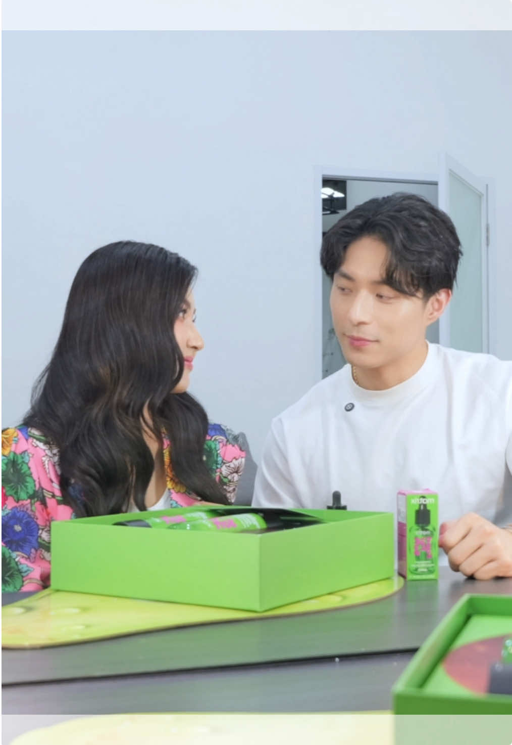 Real food for hair oil favorite salon sekarang jadi favorite aku dan Oppa juga, rambut jadi shiny dan healthy🥑✨ @Matrix Indonesia #FoodForSoft #MatrixID #MatrixHaircare #RealFoodForHair 