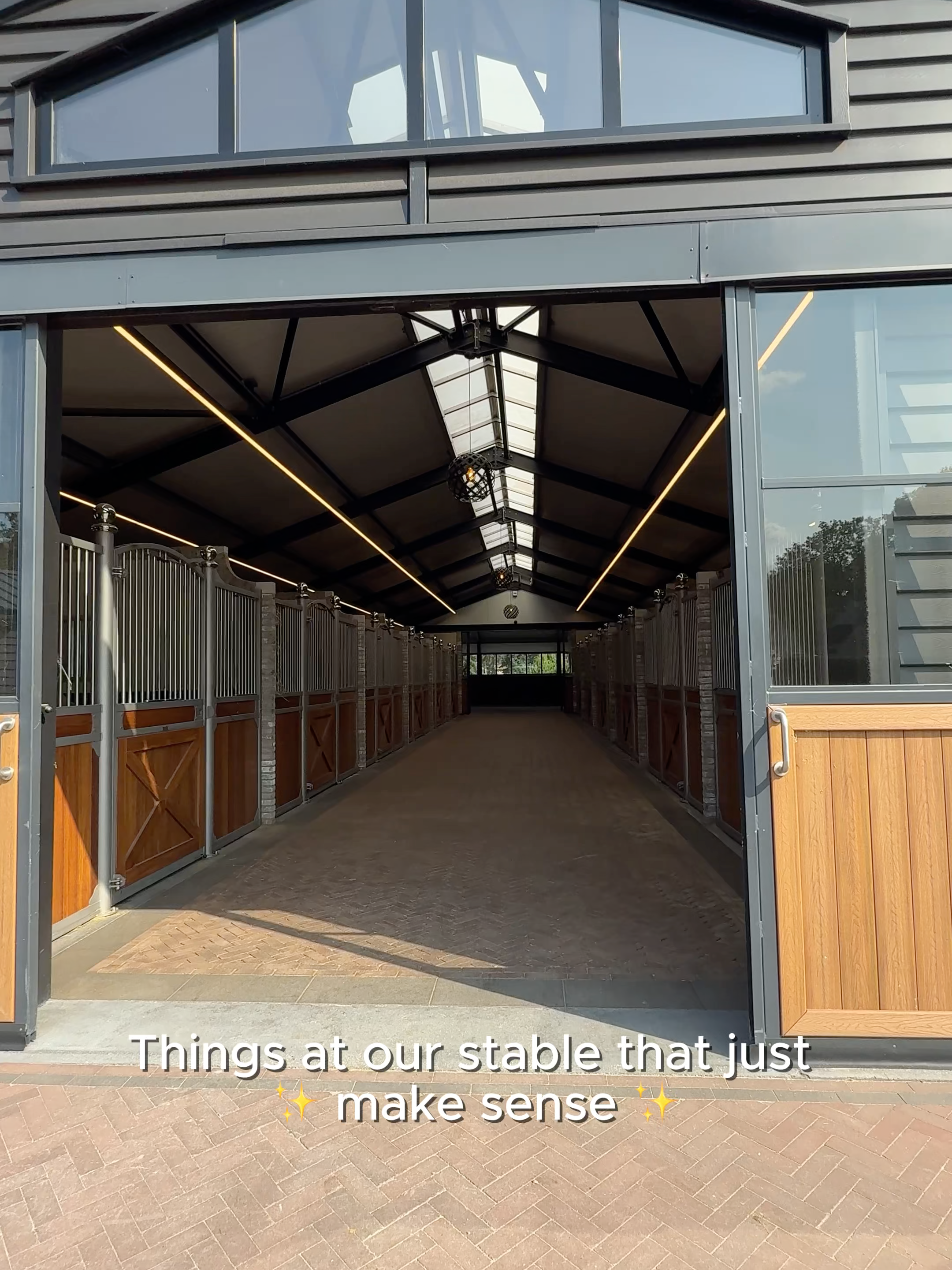 Things at our stable that just make sense ✨ #olaertsequestrian #equestrian #equestrianstable #sporthorses #thingsthatjustmakesense #stable