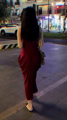 Em về đỏ và xám ạ 