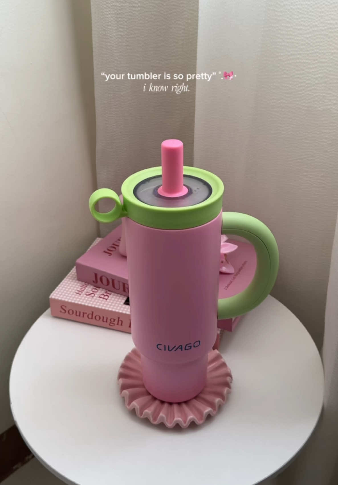 pretty tumbler!! i love the color combination 🍋‍🟩💗 #tumbler #tumblersoftiktok #tumblerviral #civagotumbler #pinktumbler 