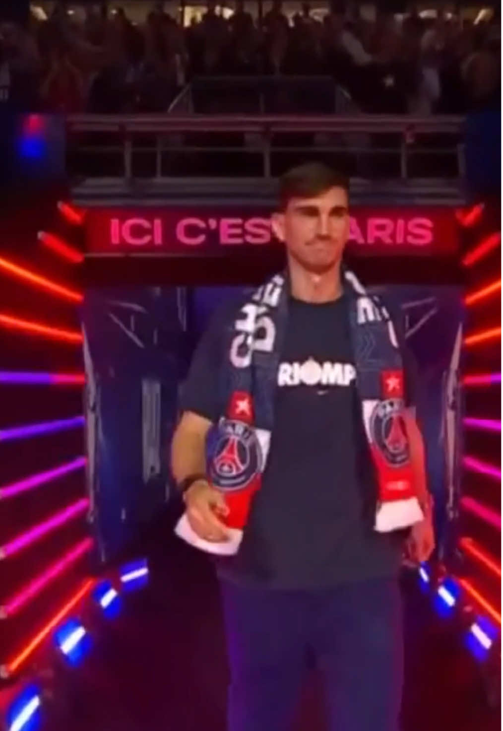 La folle transformation physique de Fabián Ruiz 🇪🇸  À 14 ans, l’Espagnol mesurait 1m60 et était surnommé « Messi de Los Palacios », mais tout change en quelques mois. #psg #ligue1 #ldc #sportstiktok 