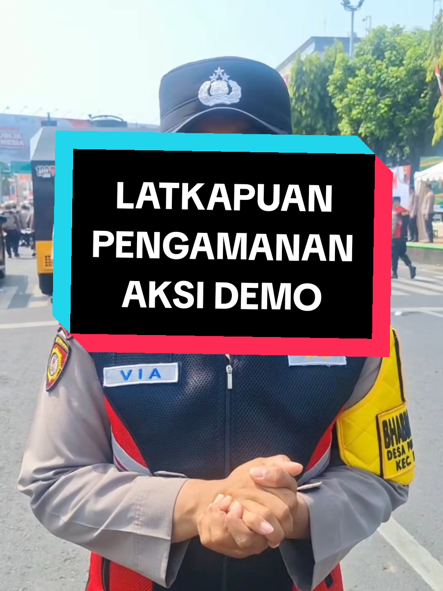 Mari bersama-menjaga kamtibmas diwilayah Kab.Kudus agar tetap aman dan Kondusif... #polwanbhabinkamtibmas  #polriuntukmasyarakat  #pengamanan  #polreskudus 