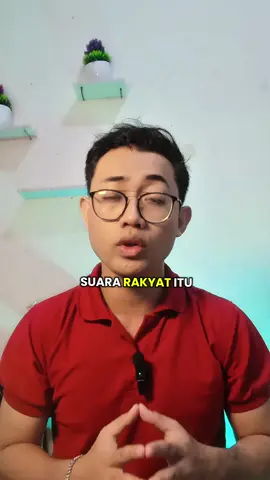 Kalau rakyat teriak ‘bubarkan DPR’, itu bukan karena bodoh… tapi karena sudah muak! Yang harus dibenahi adalah DPR, bukan dimaki rakyatnya.   #SuaraRakyat #Indonesia 