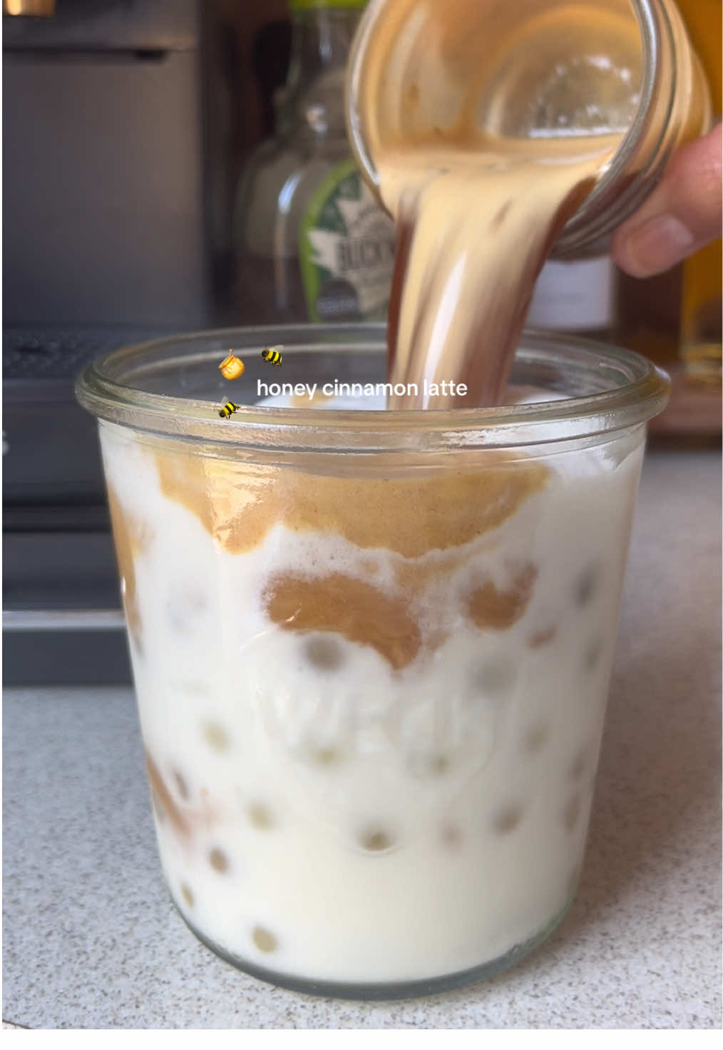 Creamy frothy iced honey cinnamon latte for this hot bank holiday Monday 🍯 #coffeeoftheday #icedlatte #honeycinnamonlatte #cinnamonlatte #coffeeasmr 