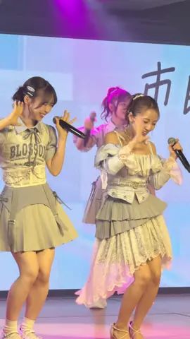 【マネージャーは見た👀】 急遽新ポジのなるちゃんと 楽しそうに踊るかすみんを撮ってたら 初代総監督さんと4代目総監督さんが懐かしい曲踊ってたよ🙋🏻‍♂️💗 なんの曲かわかるよね？ #会いに行けるアイドル  #Oh_my_pumpkin  #倉野尾成美 @なるたお  #工藤華純 @工藤華純(くどうかすみ) 