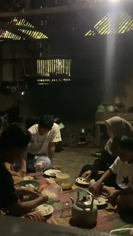 Ketika buka puasa terakhir tiba, dan ada suara takbir🥺 #takbiransedih #lebarandikampung #lebaran2021 #vibeslebaran #lebaransedih #lebaranjamandulu #takbiranmerdu 