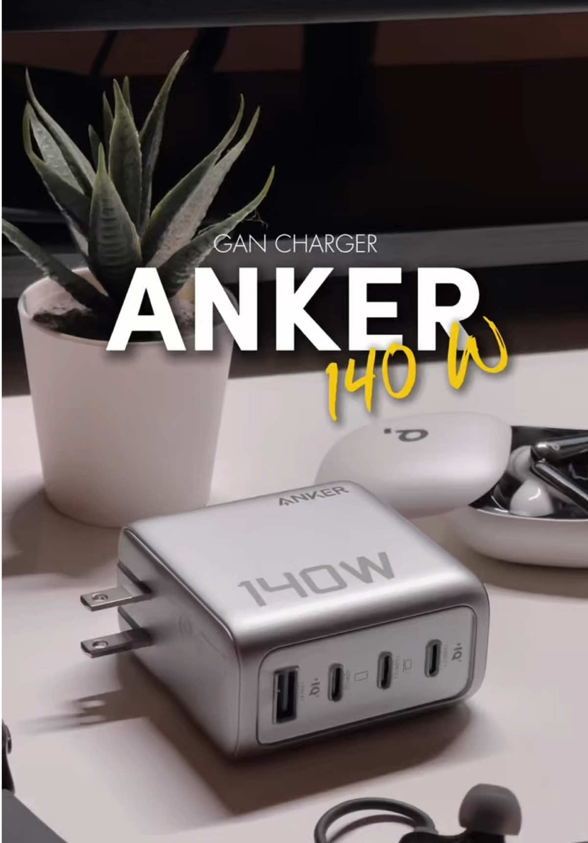 พกไปตัวเดียวเอาอยู่ครับ ชาร์จได้พร้อมกัน 4 อุปกรณ์ จ่ายไฟสูงสุด 140 W ชาร์จ macbook ได้สบายๆ ⚡️🔋 #fiat_innocent #anker #anker140w #หัวชาร์จเร็ว #desksetup 