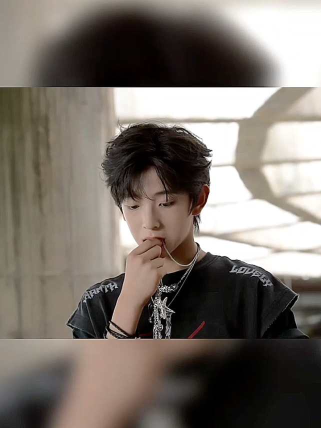 uming ih disuruh pura' digigit malah dirasain tu kalung nya😭 #chenjunming #minh #tffamily🇨🇳💫 #fyp #4u 