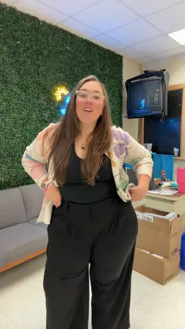 Happy Monday! #teachersoftiktok #teacherlife #teacherootd 
