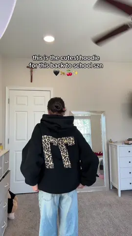ALSO has pockets which is SO good But literally i'm obsessed 🤭🤭 #edikted #lepordprint #hoodiethathoodies #oversizedhoodie #comfyoutfit #backtoachooloutfits 
