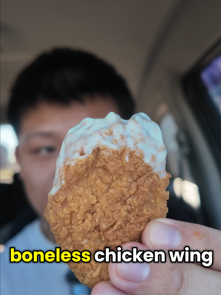 The ONLY way to eat your fried chicken  #friedchicken #chickenwing #Foodie #eating #asmr 