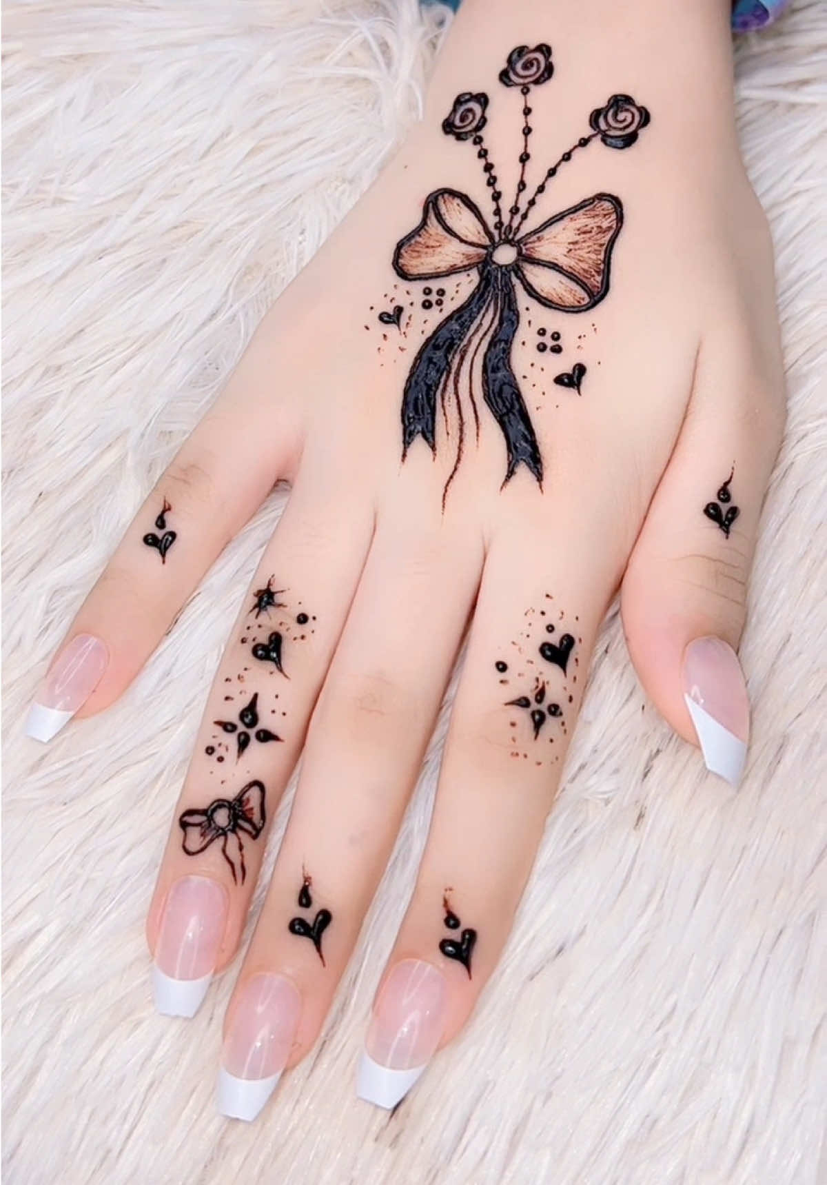 New Style Bow Henna Design 🎀❤️#foryou #mehndi #viralvideo #hennabymaham #growmyaccount 