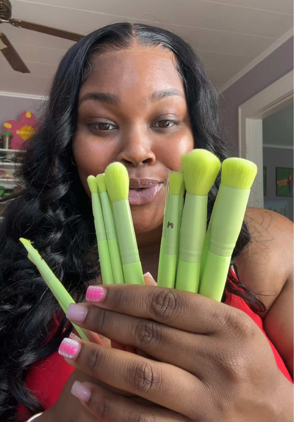 🌸Made by Mitchell🌸 did their thing with these Brushes . Should I go live and use themmmx? 🙂‍↔️🤨#fyp #tiktokshop #madebymitchell #madebymitchellcurvecase 